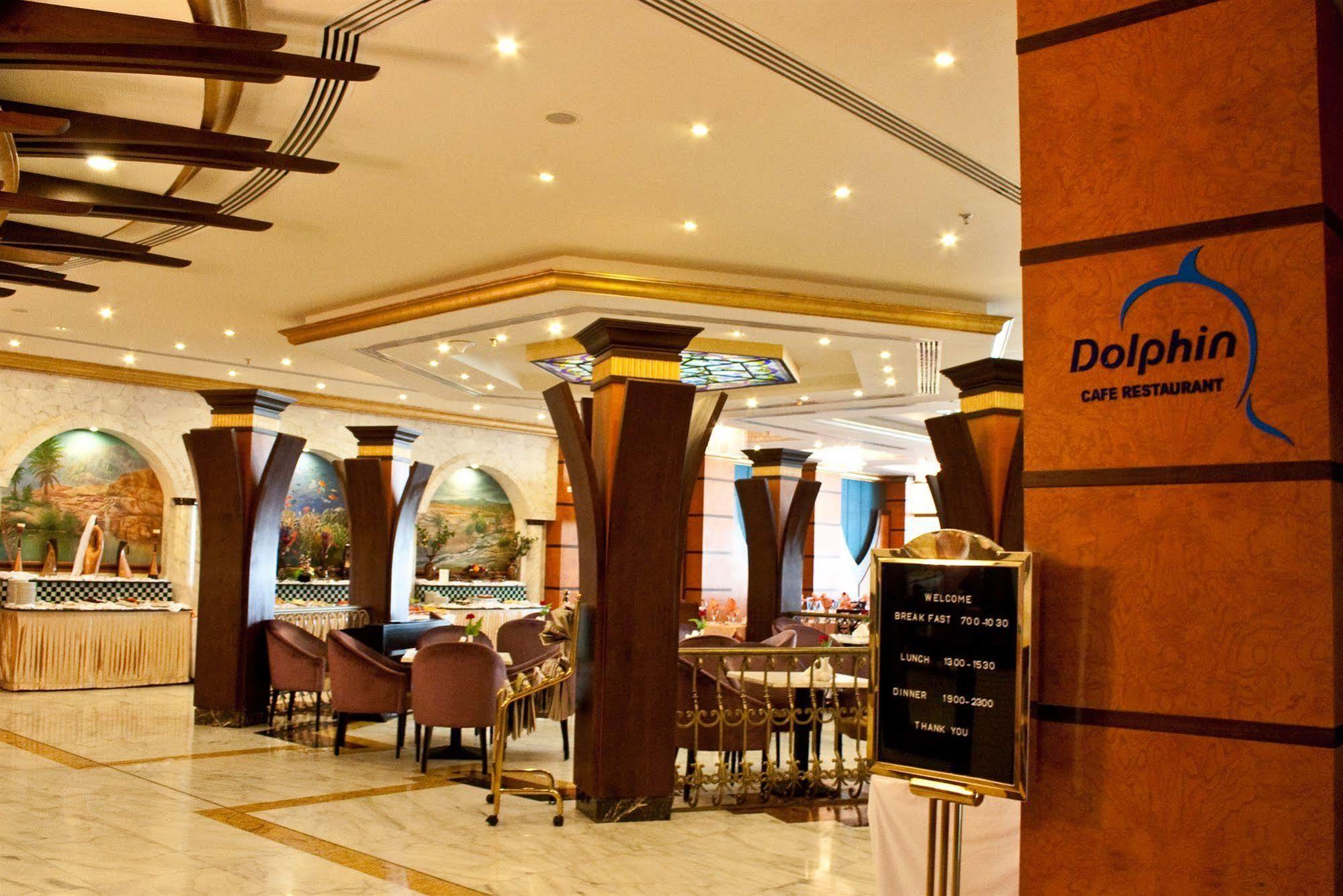 Ex royal beach resort spa 5. Sahara Beach Resort Spa 5 Шарджа. Royal Beach Resort Spa Sharjah. Sahara Hotel рестораны. Sahara Beach Resort Spa ex Royal Beach 5 ОАЭ Шарджа.